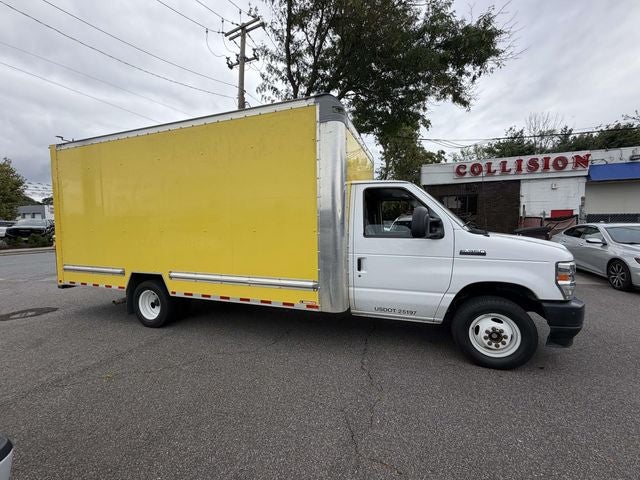 2023 Ford E-350SD Base Cutaway