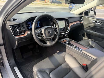2023 Volvo S60 B5 Plus Dark Theme