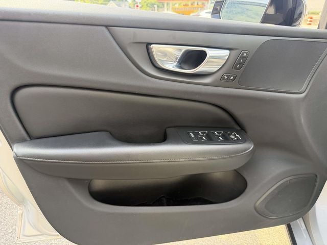 2023 Volvo S60 B5 Plus Dark Theme