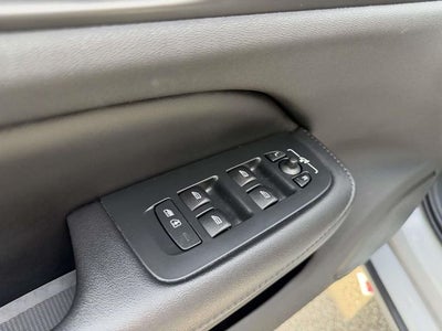 2023 Volvo S60 B5 Plus Dark Theme