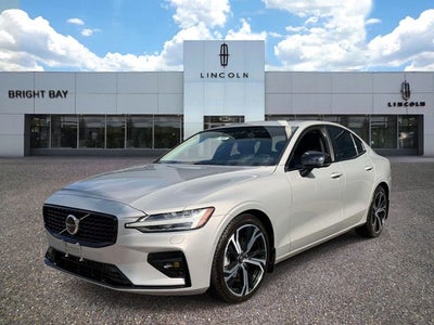 2023 Volvo S60 B5 Plus Dark Theme