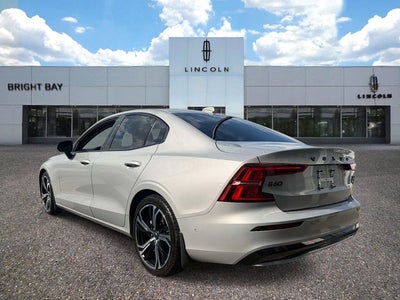 2023 Volvo S60 B5 Plus Dark Theme
