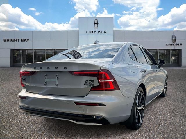 2023 Volvo S60 B5 Plus Dark Theme