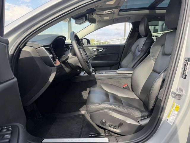 2023 Volvo S60 B5 Plus Dark Theme
