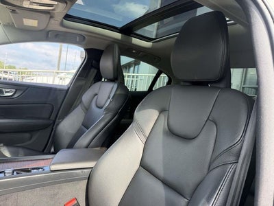 2023 Volvo S60 B5 Plus Dark Theme