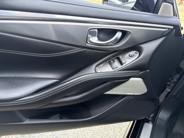 2022 INFINITI Q60 LUXE