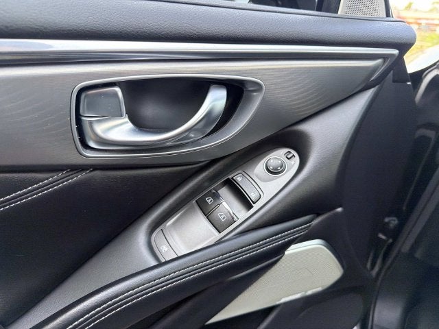 2022 INFINITI Q60 LUXE
