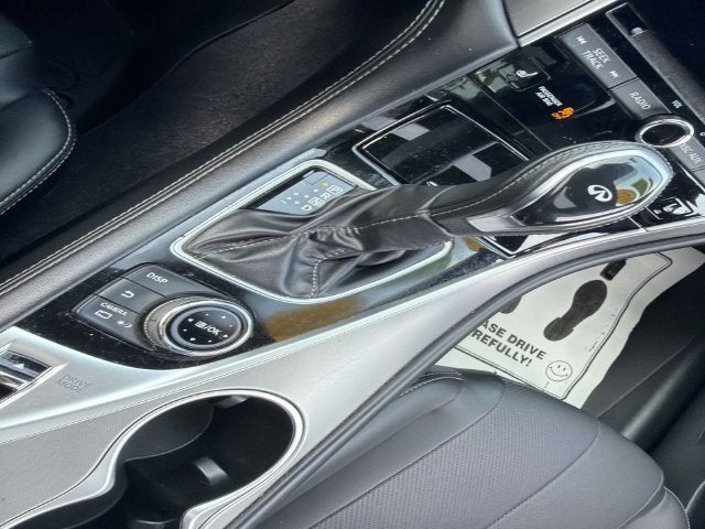 2022 INFINITI Q60 LUXE
