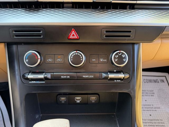 2024 Kia Carnival LX